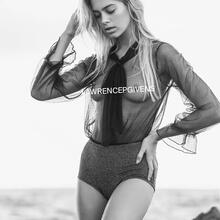  Nude