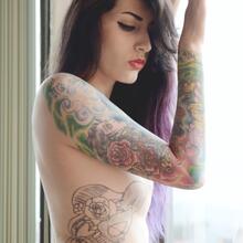  Nude