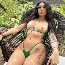  Nude
