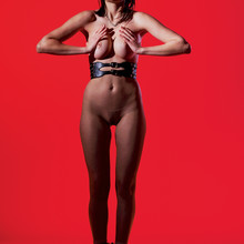  Nude