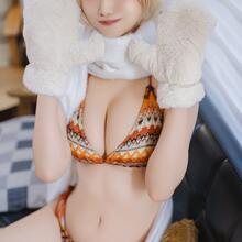  Nude