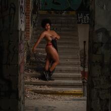  Nude