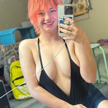  Nude