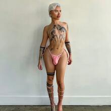  Nude