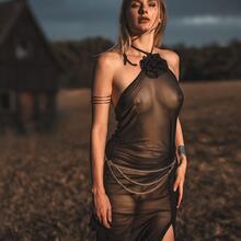  Nude