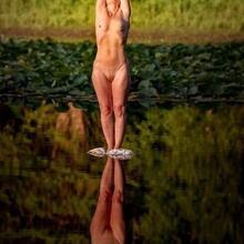  Nude