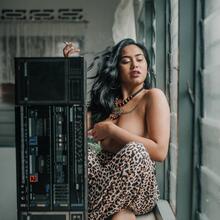 Nude