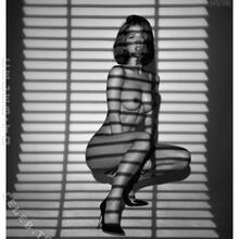  Nude