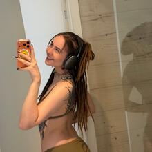  Nude