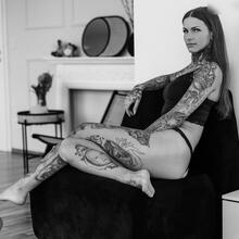  Nude