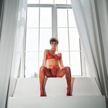  Nude