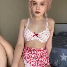  Nude
