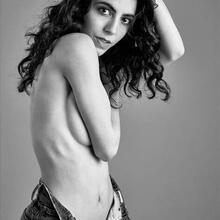  Nude