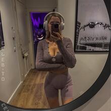  Nude