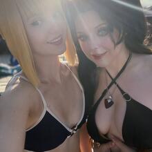  Nude