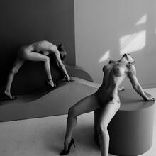  Nude