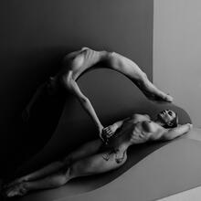  Nude
