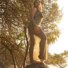  Nude