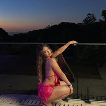  Nude