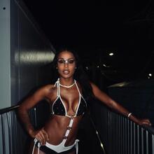  Nude