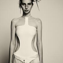  Nude