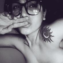  Nude