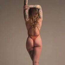  Nude