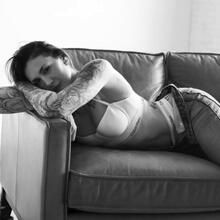  Nude