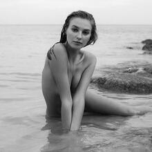  Nude