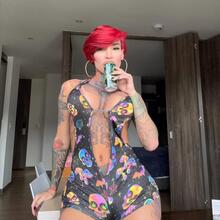  Nude