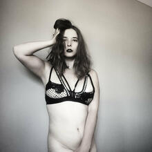  Nude