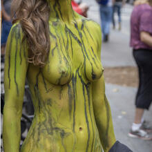  Nude