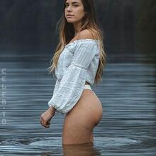  Nude