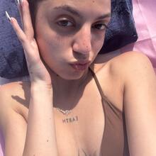  Nude
