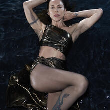  Nude