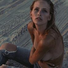  Nude