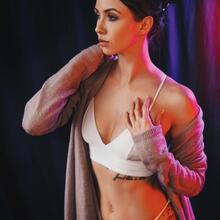 Nude