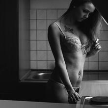  Nude