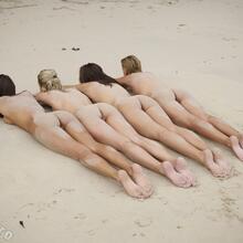  Nude