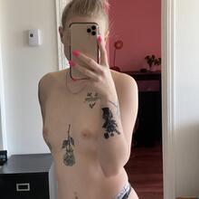  Nude