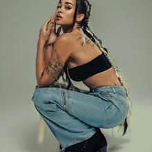  Nude
