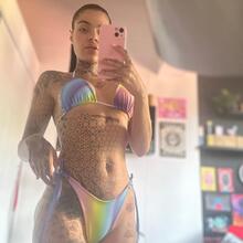  Nude