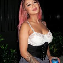  Nude