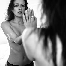  Nude
