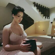  Nude