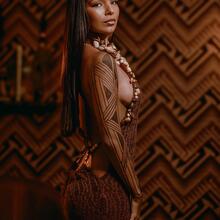  Nude
