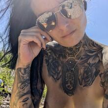  Nude