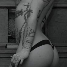 Nude