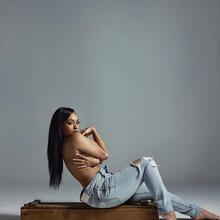  Nude