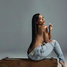  Nude